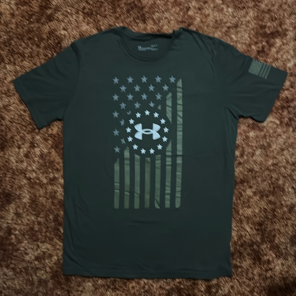 Under Armour HeatGear American Flag T-Shirt. Size Large. Green